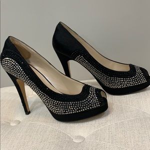 Black pumps